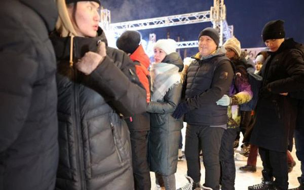 Иркутский губернатор вышел на лед вместе со студентами в Татьянин день