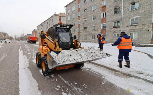 Улицы города от снега убирают 60 единиц спецтехники