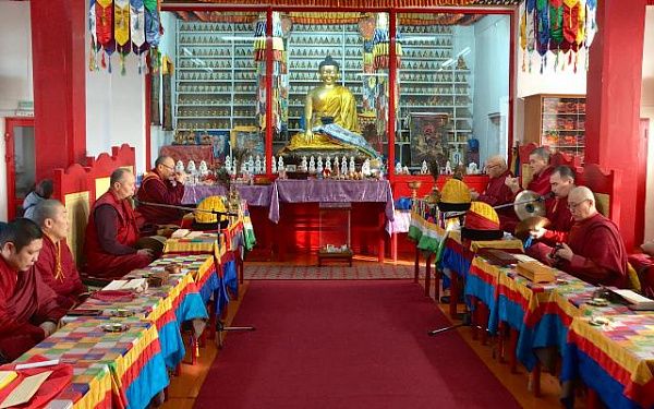 Сегодня утром во всех дацанах Буддийской Сангхи  прошли молебны