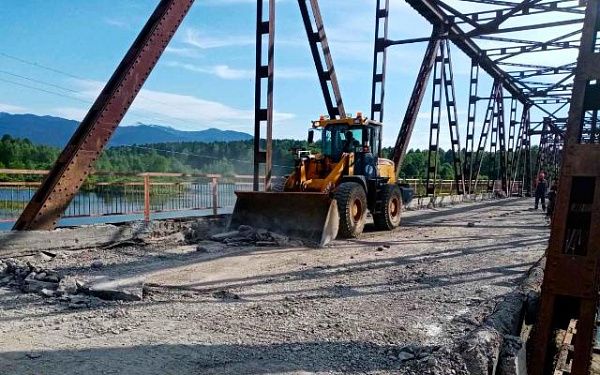 На 225 км Р-258 «Байкал» реконструкция моста идет полным ходом