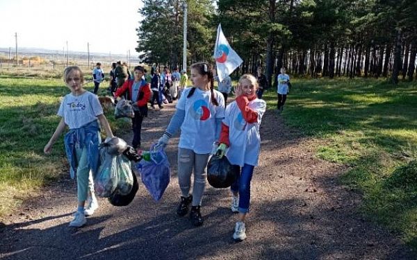 Более 700 школьников Бурятии приняли участие во Всероссийской экологической акции «Экодежурный по стране»