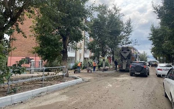 В Улан-Удэ за счет экономии ремонтируется участок дороги по ул. Толстого