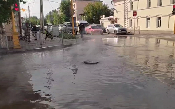 Центр Улан-Удэ затопило горячей водой