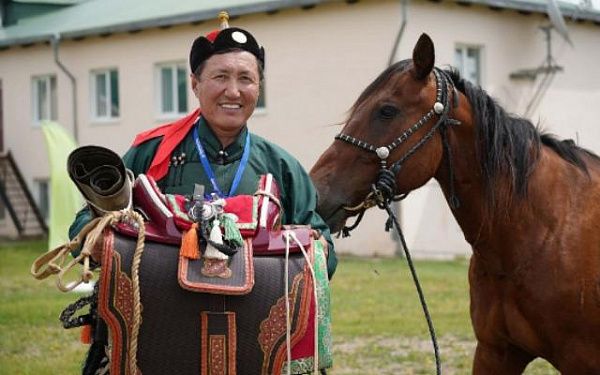 Дархан-кузнец из Бурятии создает уникальное конское снаряжение 