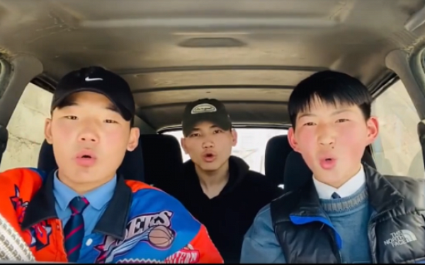 Монгольские школьники получили стипендию от корейской школы за кавер-видео