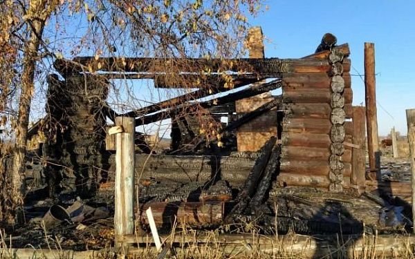 Дознаватели МЧС России устанавливают причину трагического пожара в Кяхтинском районе
