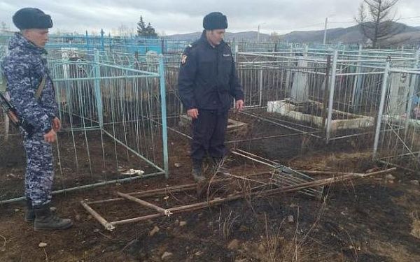 В селе Бурятии росгвардейцы предотвратили крупный пожар на кладбище