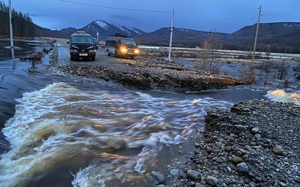 Из-за талых вод в Окинском районе перекрыто движение по автомобильной дороге Монды-Орлик