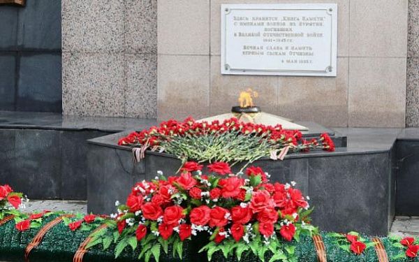 В Улан-Удэ состоялась акция «Цветы памяти»