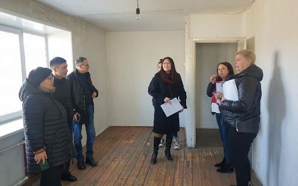 Депутаты горсовета Улан-Удэ проверили состояние квартир для передачи нуждающимся