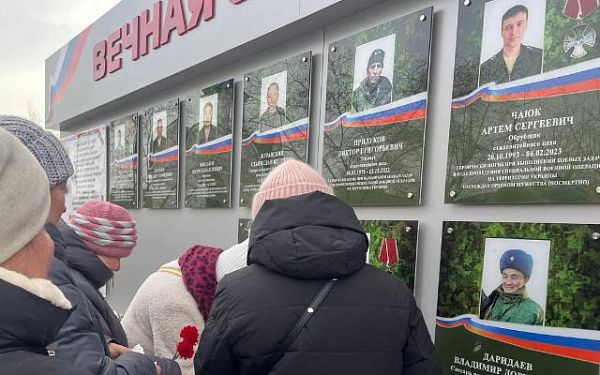 В честь 12 погибших воинов-заводчан установили «Аллею героев» в Улан-Удэ