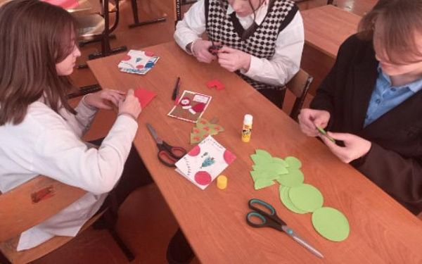 В Улан-Удэ школьники стали «Внуками по переписке» для одиноких стариков