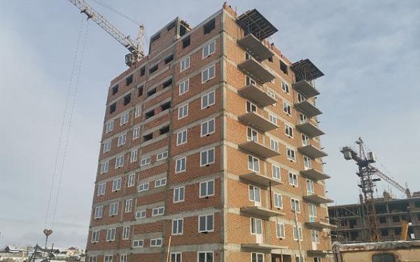 В Улан-Удэ продолжается строительство многоквартирного жилого дома на улице Крылова