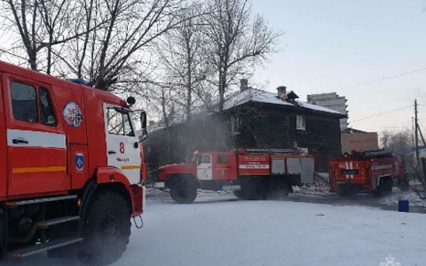 В Улан-Удэ потушили пожар в двухэтажном доме 