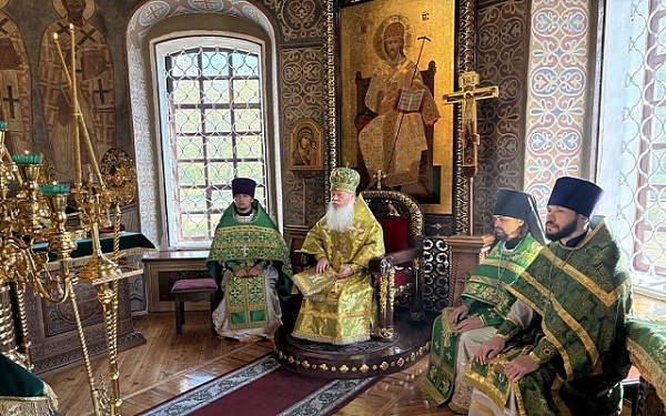В Улан-Удэ православные верующие отметили День Святого Духа