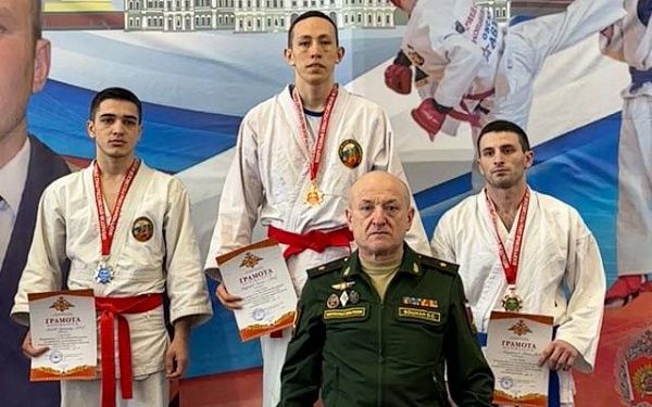 Бурятский боец Виктор Бадмаев стал чемпионом Кубка Вооруженных сил РФ по армейскому рукопашному бою