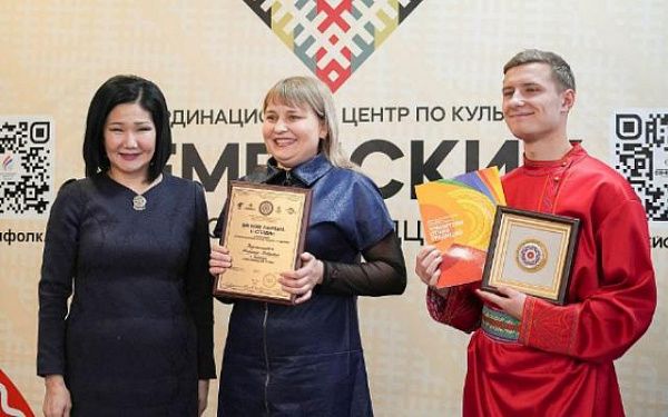 В Улан-Удэ лучшим популяризаторам семейской культуры вручили награды