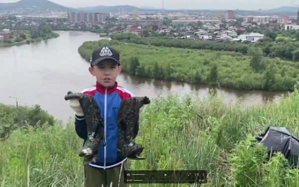 11-летний школьник пригласил главу Бурятии на уборку набережной