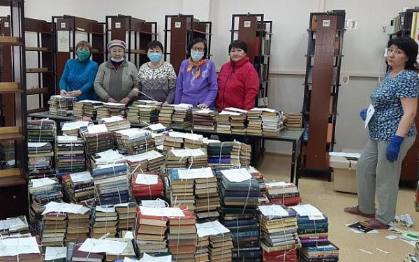 Глава Республики Бурятия Алексей Цыденов подарил книги Хоринской модельной библиотеке