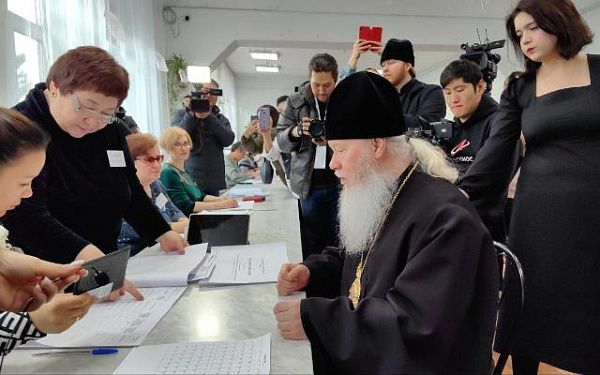 Митрополит Улан-Удэнский и Бурятский Иосиф проголосовал на выборах президента России