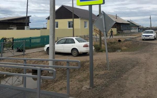 На региональной дороге в селе Исинга Еравнинского района Бурятии установили освещение и тротуары