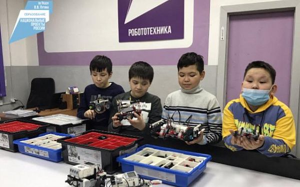 Воспитанники станции юных техников: «Роботы - наше будущее!»
