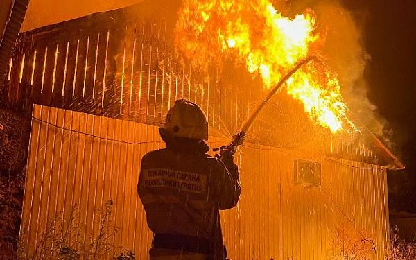 Пожарный в Бурятии снимает сюжеты о героической работе коллег