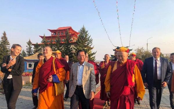 Глава буддистов России принял делегацию из Мьянмы