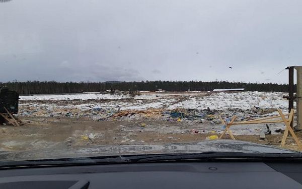 По требованию природоохранного прокурора в п. Усть-Баргузин организуют надлежащую площадку накопления коммунальных отходов.
